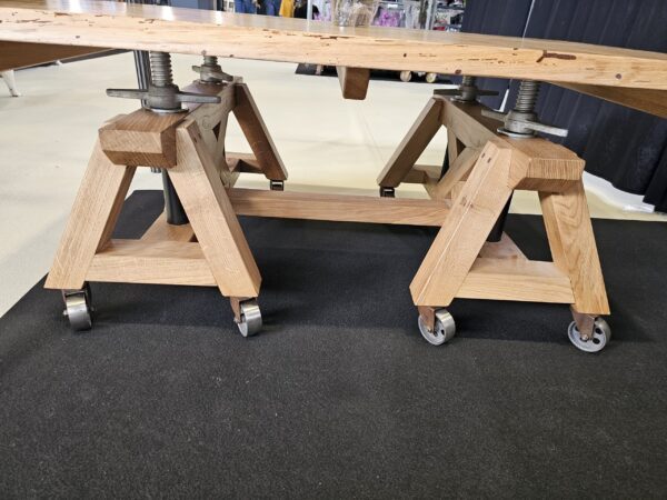 Table artisanal en chêne massif